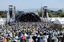 大貫妙子のステージの様子。