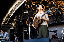 折坂悠太のステージの様子。