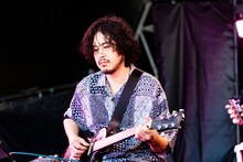 折坂悠太のバンドメンバー・山内弘太（G）。