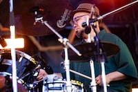 折坂悠太のバンドメンバー・senoo ricky（Dr）。