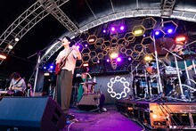 折坂悠太のステージの様子。