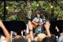 グソクムズのステージの様子。