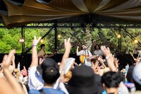 グソクムズのステージの様子。