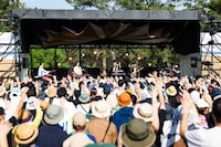 TENDREのステージの様子。