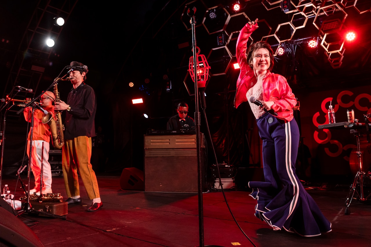 EGO-WRAPPIN'が大勢の観客踊らせ閉幕、“祝福”のような「CIRCLE」2日目