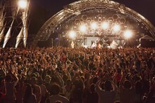 EGO-WRAPPIN'のステージの様子。