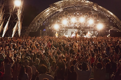 EGO-WRAPPIN'のステージの様子。