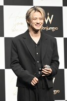 笑顔の平野紫耀。