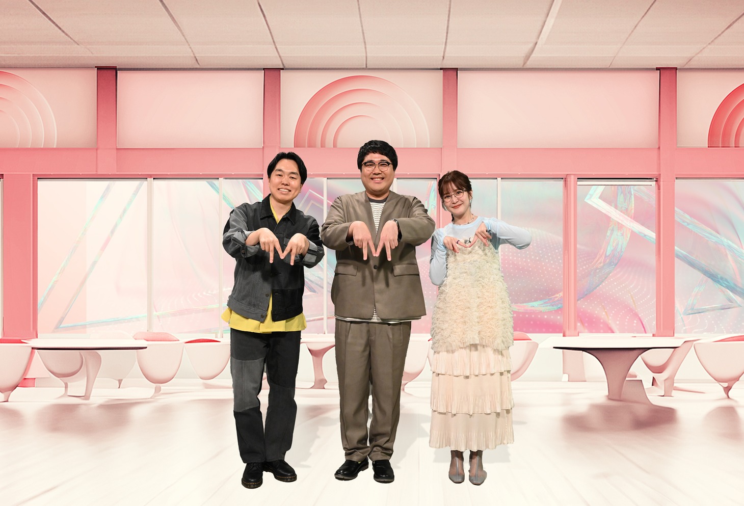 左からかみちぃ（ジェラードン）、村上（マヂカルラブリー）、林美桜アナウンサー。(c)テレビ朝日