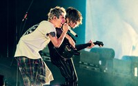 左からONE OK ROCKのTaka（Vo）、Toru（G）。（Photo by Masahiro Yamada）
