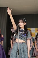 ツアーの開幕宣言をする宇塚千夏（Sharply # × Flutter ♭）。