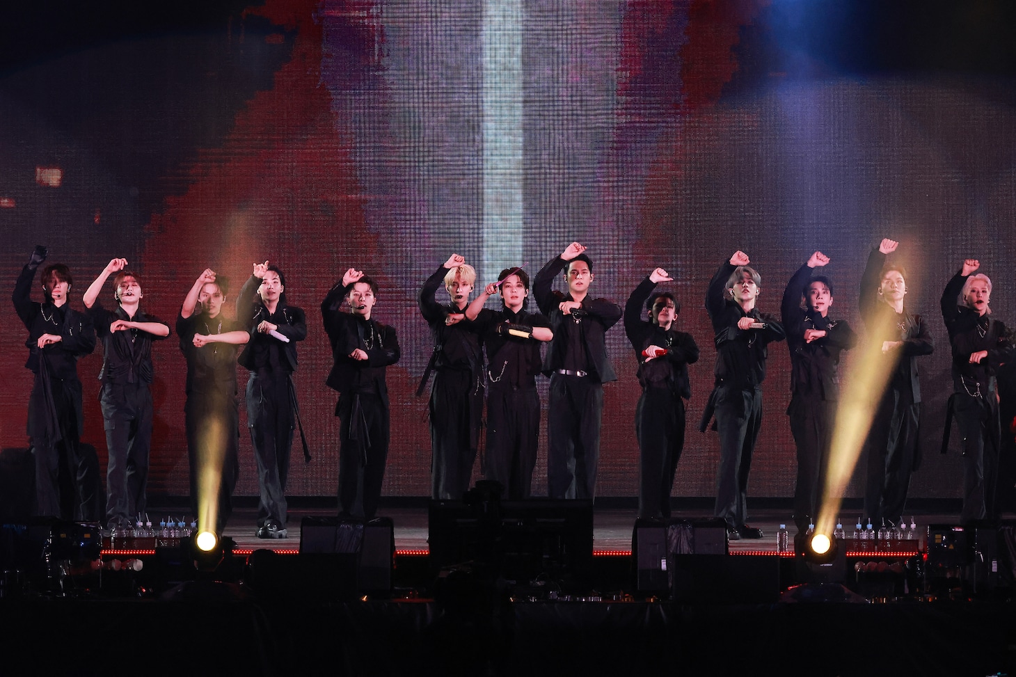 「SEVENTEEN TOUR 'FOLLOW' AGAIN TO JAPAN」日産スタジアム公演の様子。(P)&(C) PLEDIS Entertainment