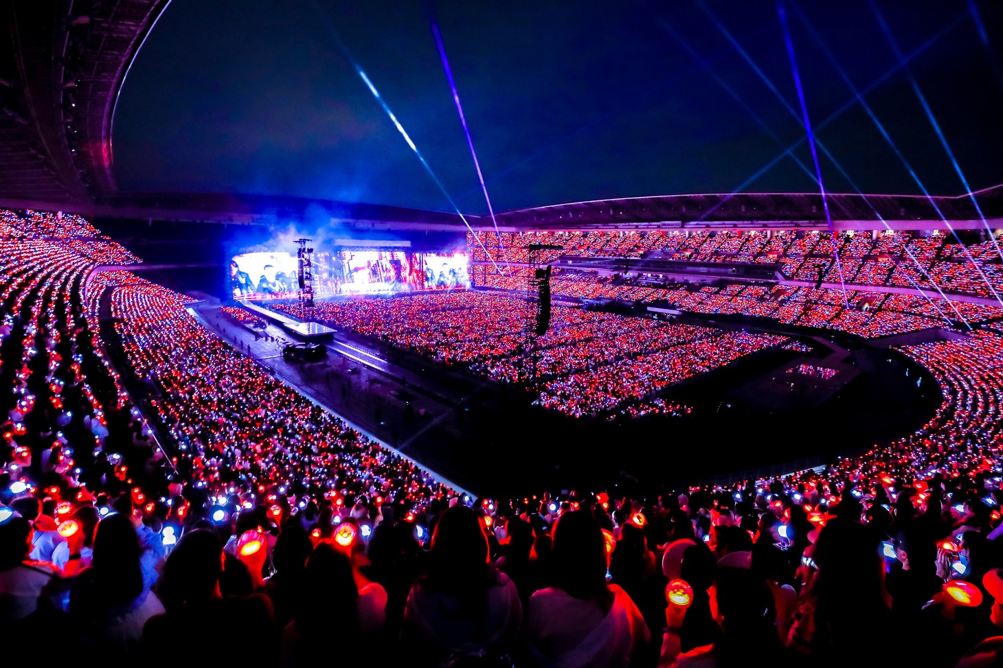「SEVENTEEN TOUR 'FOLLOW' AGAIN TO JAPAN」日産スタジアム公演の様子。(P)&(C) PLEDIS Entertainment