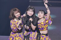 左から野中美希、岡村ほまれ、石田亜佑美。（提供：株式会社アップフロントグループ）