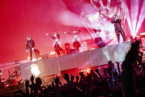 BABYMETALとElectric Callboyメンバー。（Photo by Taku Fujii）
