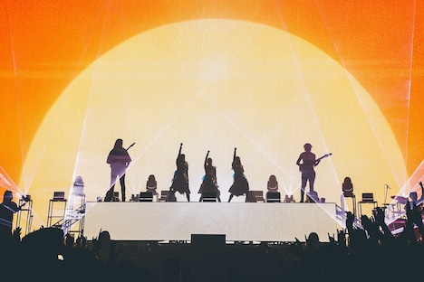 BABYMETALとPolyphiaメンバー。（Photo by Taichi Nishimaki）