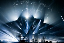 Mrs. GREEN APPLEのパフォーマンスの様子。