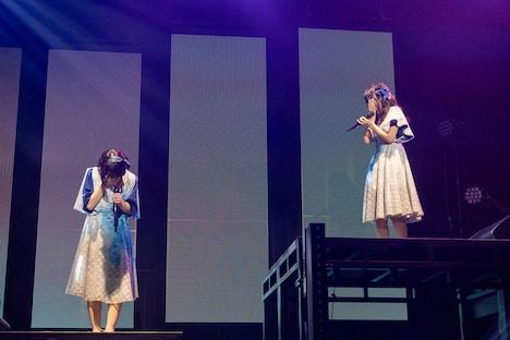 「春霞」を歌う冨樫優花と川本空。