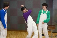 とあるメンバーになりきるリョウガ（中央）。