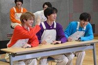 ユーキ考案のゲームに挑戦するメンバー。