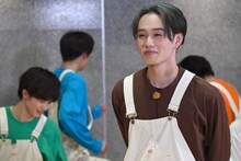 「君の変顔が終着駅」ゲームの様子。変顔をする前のマサヒロ。