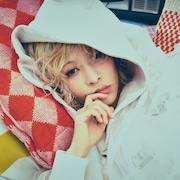 ロザリーナ、家族愛や友情を“甘い輪っか”で表現したニューアルバムリリース