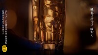 「SUNTORY WORLD WHISKY 碧Ao」のWeb CM「今宵、どうぞお好きなように」編より。