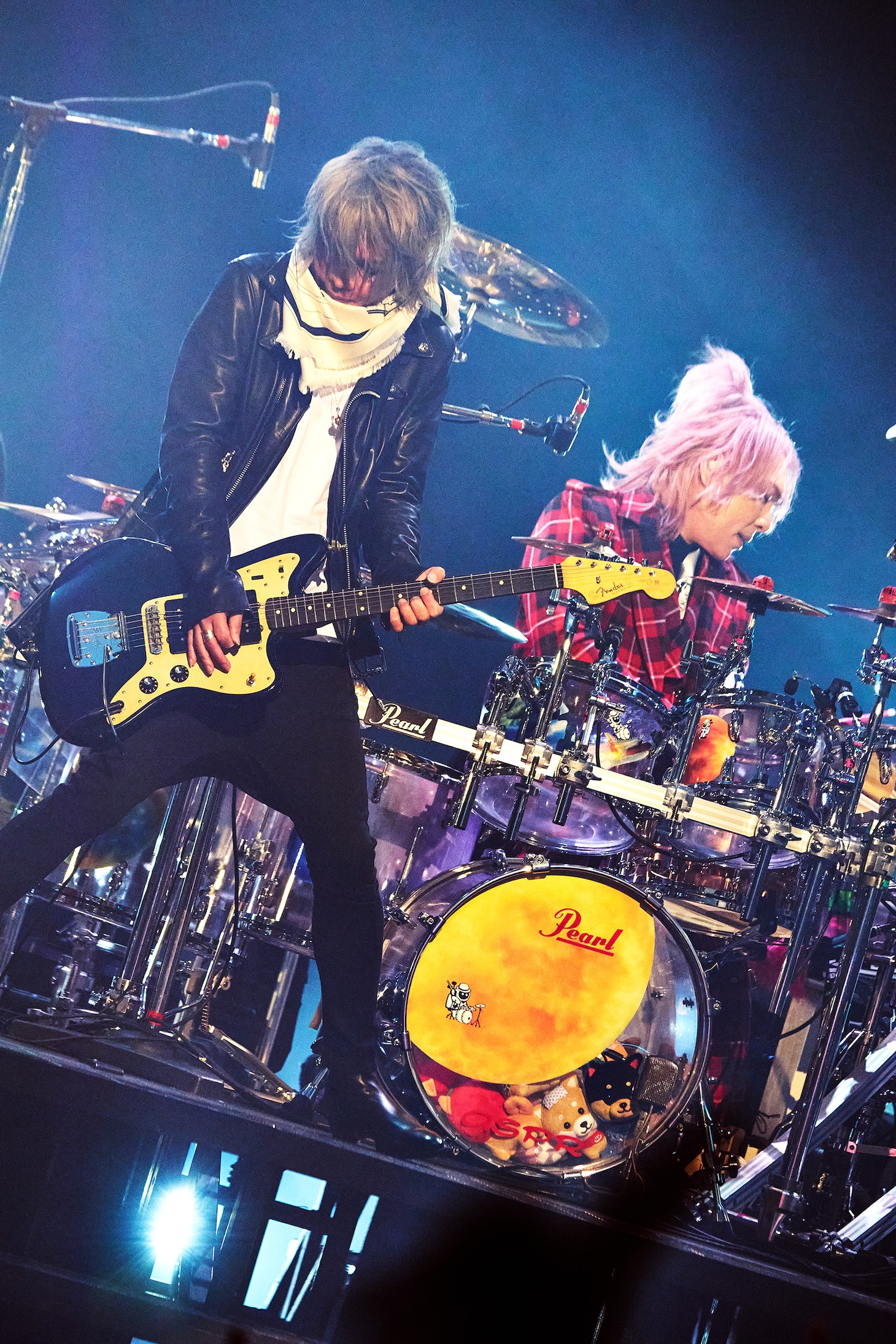 INORAN（G）と真矢（Dr）。（撮影：田辺佳子）