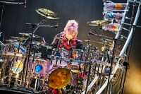 真矢（Dr）（撮影：田辺佳子）