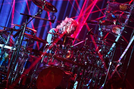 真矢（Dr）（撮影：田辺佳子）