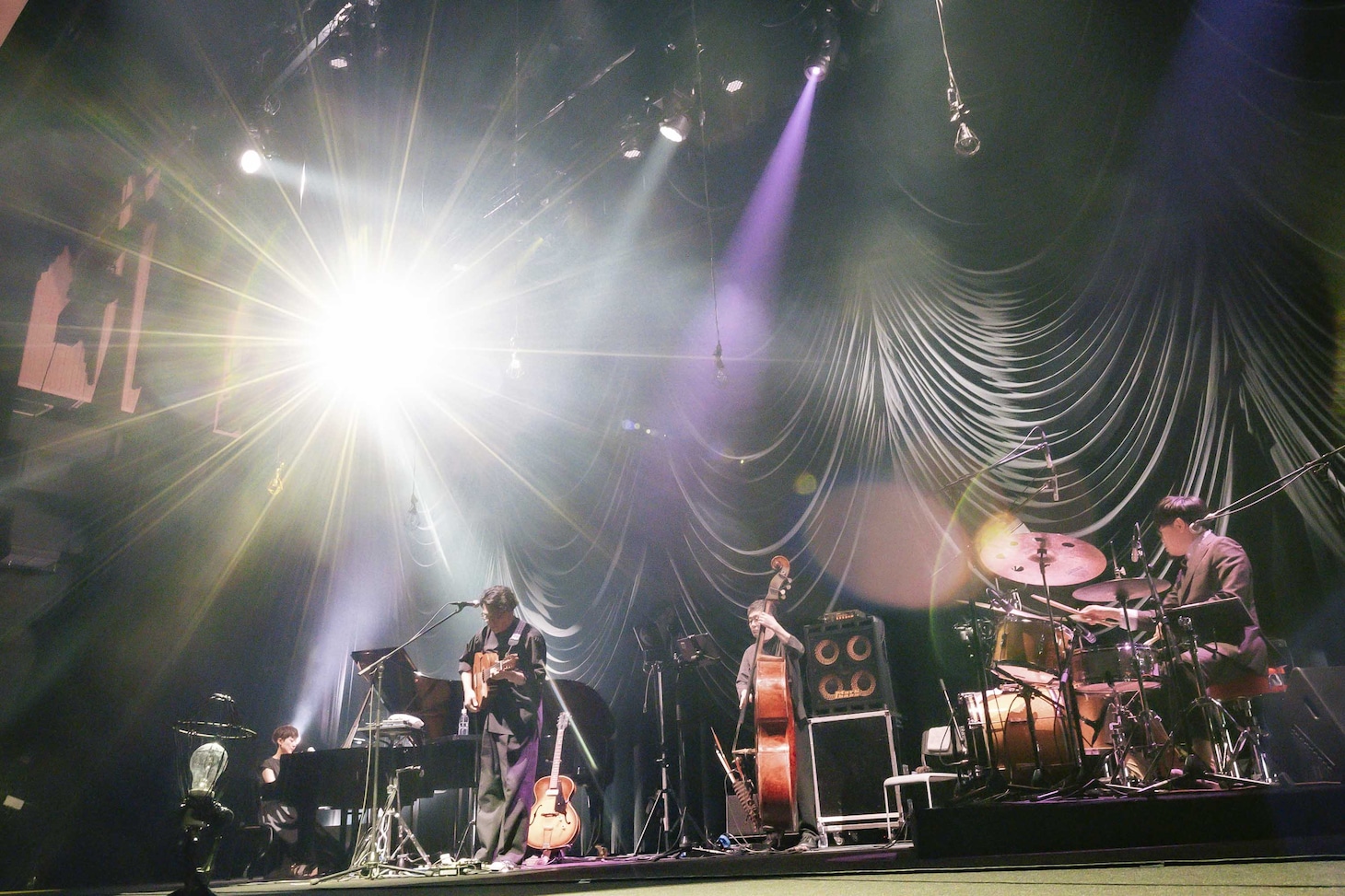 「KIRINJI 25th ANNIVERSARY LIVE」の様子。（撮影：藤井拓）