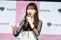 ソロで歌って踊ることにどれくらい体力がいるのかを熱弁する柏木由紀。