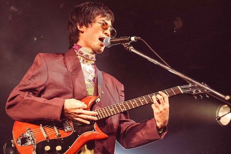 岩出拓十郎（Vo, G / フー・ドゥ・ユー・ラブ）（撮影：森好弘）