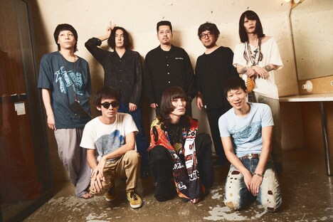 「ドレスコーズ＋フー・ドゥ・ユー・ラブ」バックステージの様子。（撮影：森好弘）