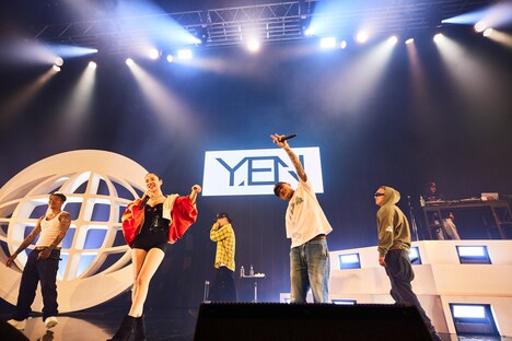 Awich「THE UNION TOUR 2024」東京・Zepp Haneda(TOKYO)公演の様子。