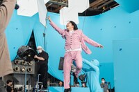 テレビCM「Coke STUDIO 魔法のはじまり」編の撮影の様子。