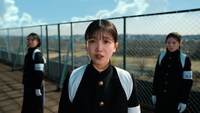 マクドナルドの新テレビCM「スパイシーチキンマックナゲット『応援って意味ありますか？』」編より。