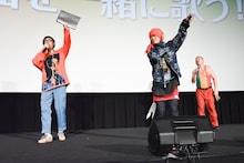 「One Love / People Get Ready」を歌うこがけん、HAN-KUN、松尾アンダーグラウンド（左から）。