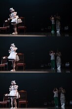 公演中ほぼ忘れ去られていたティーセットに手を付ける仲村悠菜。