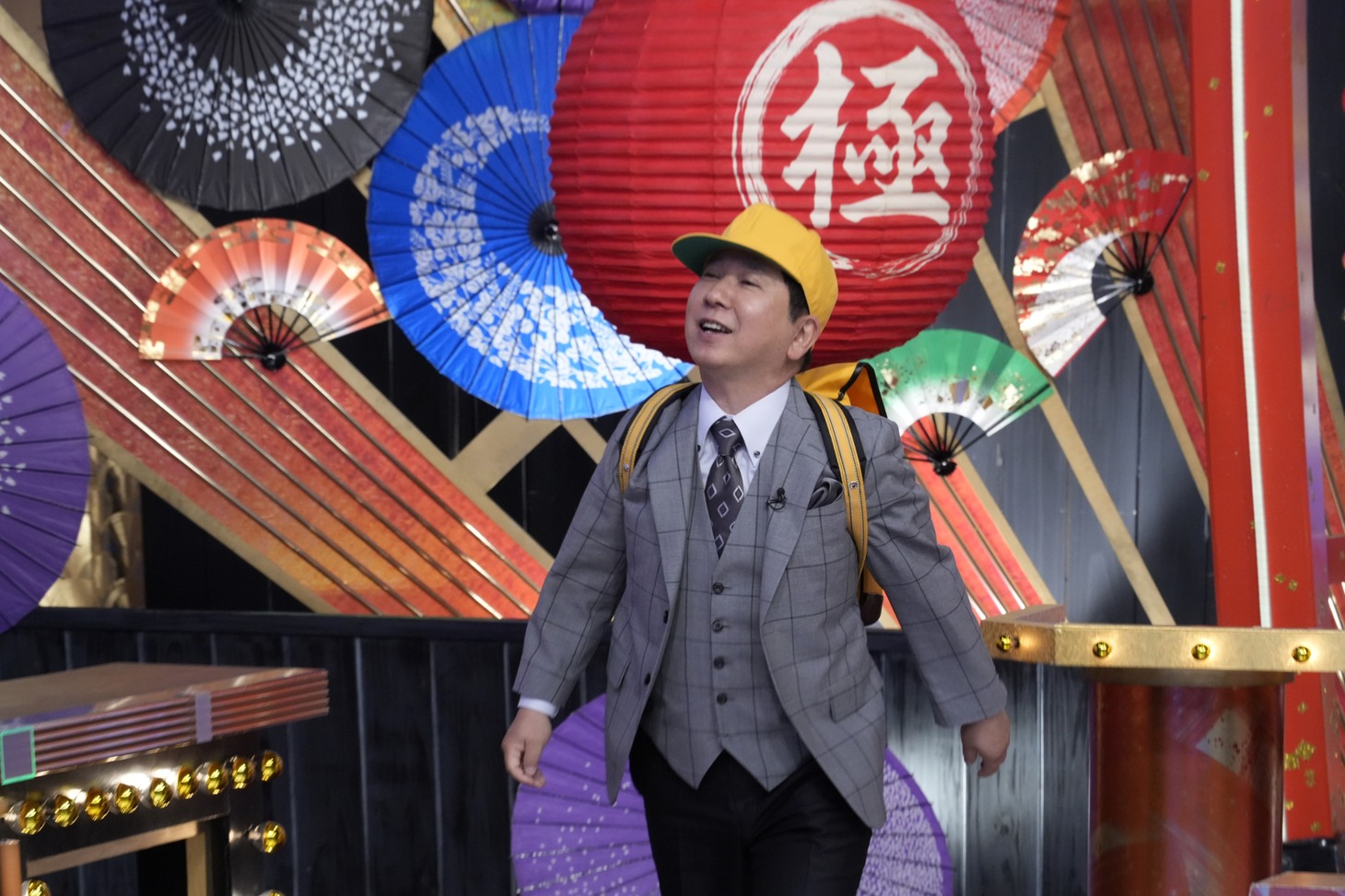 ランリュックを背負った田中裕二。(c)読売テレビ