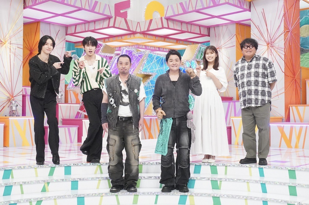 「千鳥のクセスゴ！2時間SP」にスタジオ出演する（左から）佐藤景瑚、河野純喜、千鳥、渋谷凪咲、カンニング竹山。(c)フジテレビ