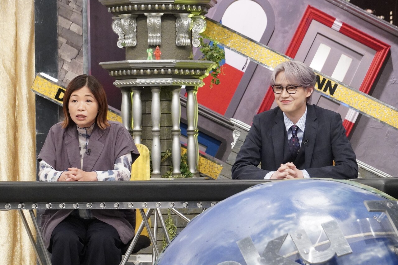 左から、大久保佳代子、白岩瑠姫（JO1）。(c)フジテレビ