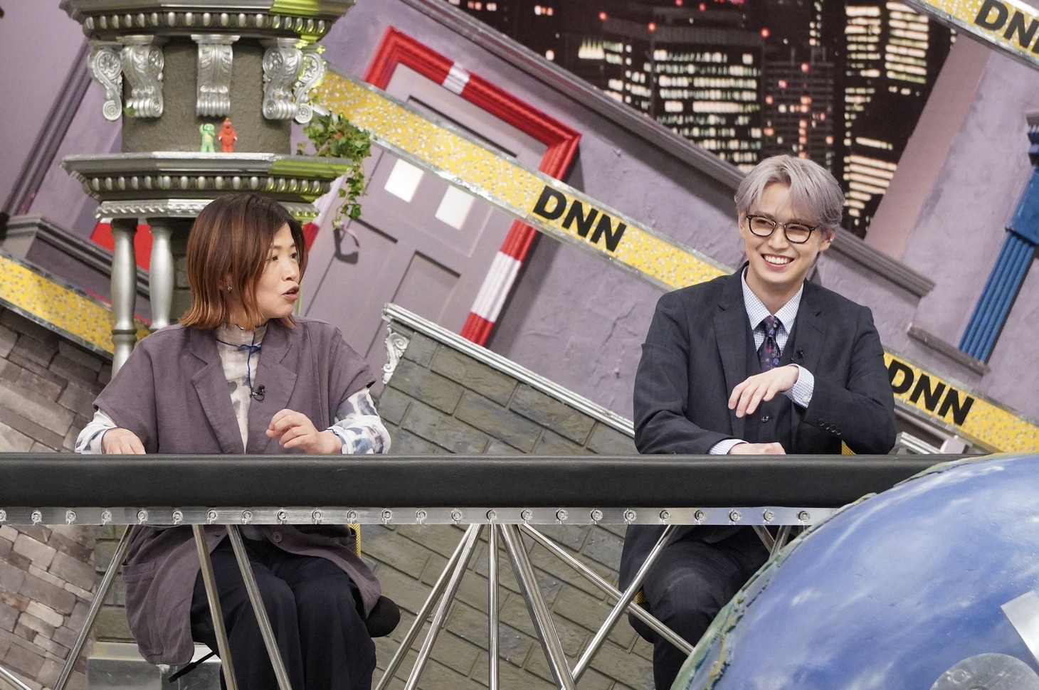 左から、大久保佳代子、白岩瑠姫（JO1）。(c)フジテレビ