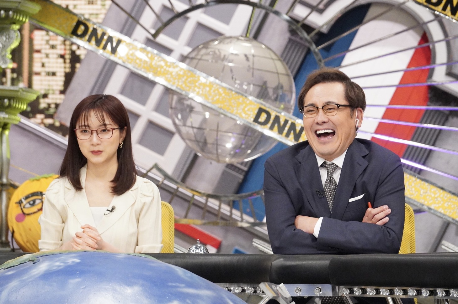 左から、佐久間みなみ（フジテレビアナウンサー）、アリタ哲平。(c)フジテレビ