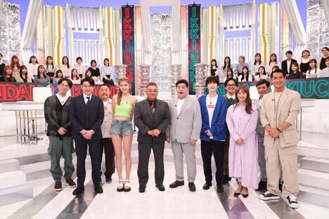 左から林田洋平（ザ・マミィ）、吉村崇（平成ノブシコブシ）、酒井貴士（ザ・マミィ）、ゆうちゃみ、サンドウィッチマン、深澤辰哉（Snow Man）、たける（東京ホテイソン）、藤本美貴、ショーゴ（東京ホテイソン）、槙野智章。(c)フジテレビ