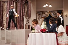 「元Jリーガー・蹴人（シュート）と元ダンサーの素哲夫（ステップ）くん」より。左からラウール、丸山礼、長田庄平、岡崎紗絵、菊田竜大。(c)フジテレビ