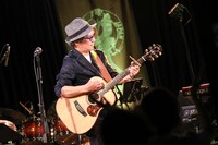 加藤ヒロ「スモーキーなスコッチと満月と」より。（撮影：内藤まみ）