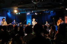 加藤ヒロ「スモーキーなスコッチと満月と」より。（撮影：内藤まみ）