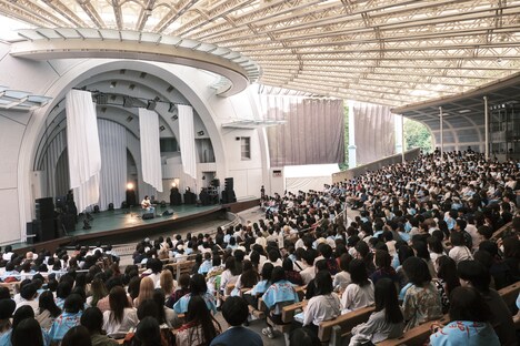 「尾崎世界観の日 特別篇 2024」より尾崎世界観のライブパートの様子。（撮影：関信行）