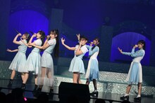 「月と僕と新しい自分」を披露するSTU48。(c)STU